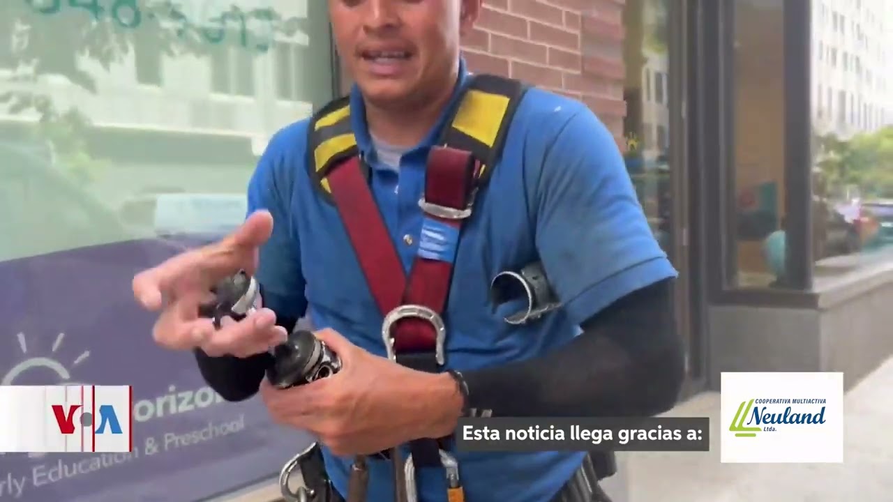 Hispanos se juegan la vida para limpiar ventanas en los rascacielos de la gran manzana