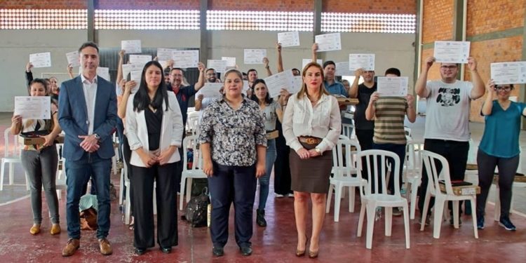 Acevalenses fueron beneficiados con certificados y laptops mediante el SINAFOCAL 