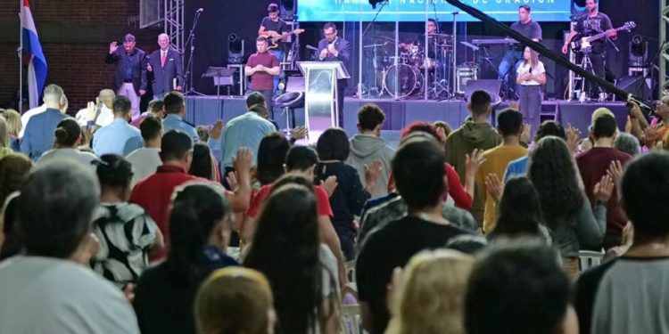 Maratón Nacional de Oración dejó esperanzas renovadas para familias de distintos puntos del país Maratón Nacional de Oración dejó esperanzas renovadas para familias de distintos puntos del país