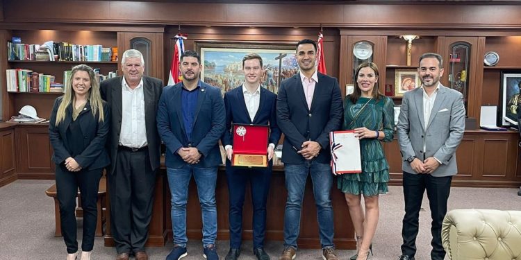 La Junta Municipal reconoció a Joshua Duerksen como “Hijo Dilecto de la ciudad de Asunción”
