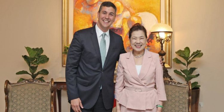 Paraguay y Taiwán analizan planes futuros de electromovilidad y explotación de gas