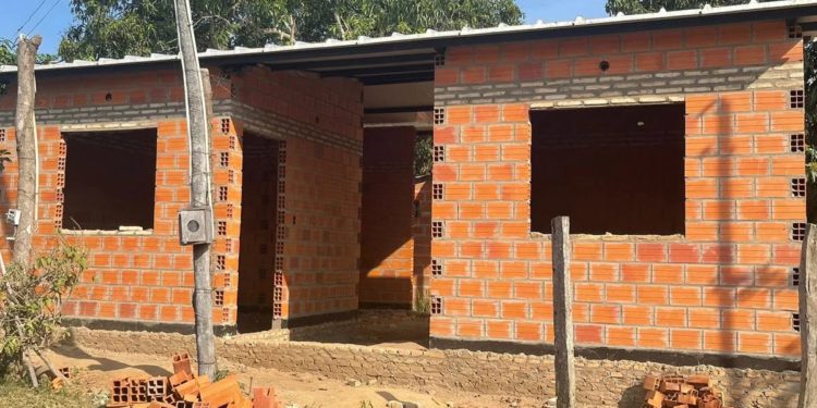 Presidente Hayes: avanza la construcción de viviendas para familias indígenas