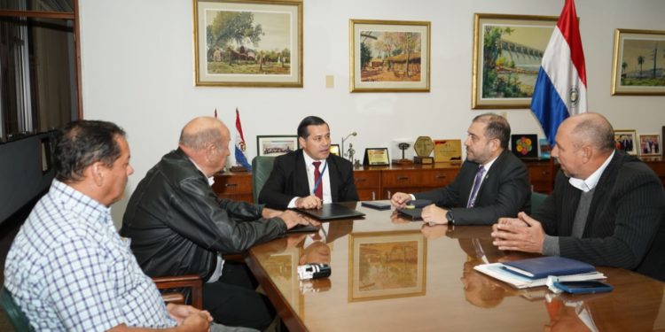 Pretenden mejorar calidad del servicio eléctrico en el Chaco tras firma de convenio entre comuna Lomaplatense y la ANDE