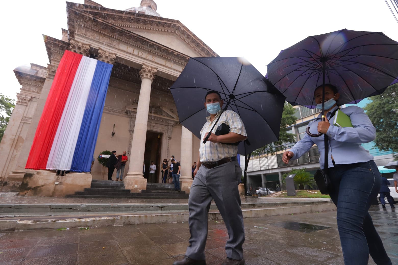 Meteorología anuncia inicio de semana con lluvias y tormentas