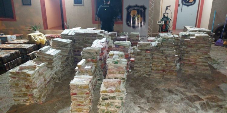 Antinarcóticos incautan un camión que transportaba sustancias ilícitas