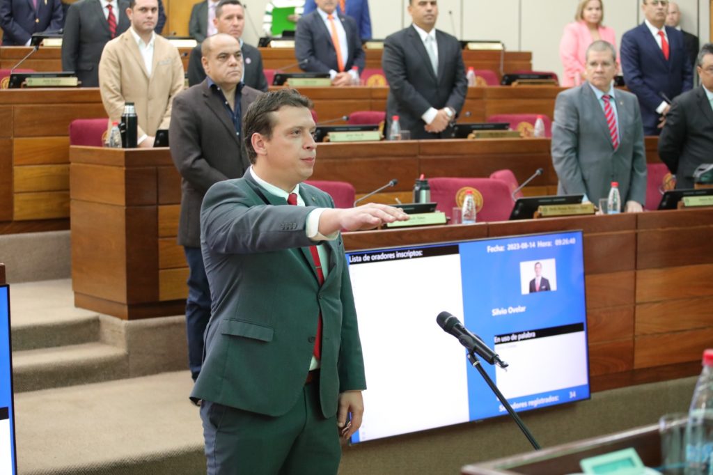 Nano Galaverna juró como senador, en reemplazo de Carlos Giménez Nano Galaverna juró como senador, en reemplazo de Carlos Giménez