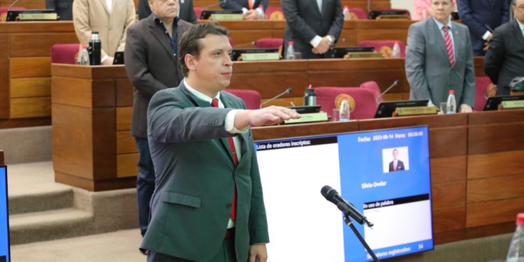 Nano Galaverna juró como senador, en reemplazo de Carlos Giménez