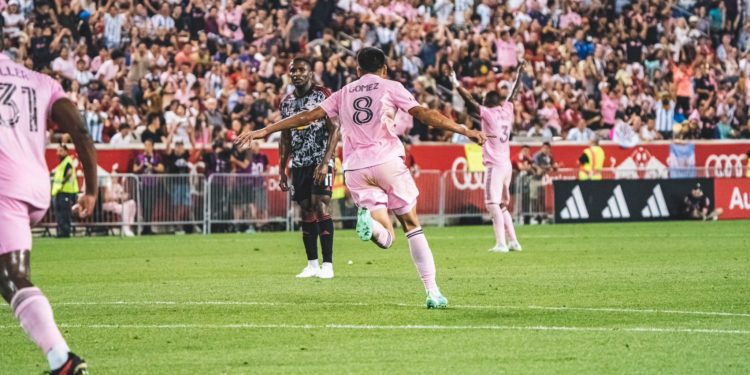 El once ideal de la MLS con presencia de un paraguayo