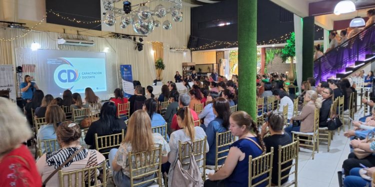 Docentes de San Lorenzo recibieron capacitaciones de la mano de la Fundación Funda Joven con presencia del Ministro de Educación