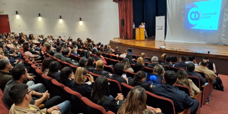 En Cordillera, docentes recibieron capacitaciones de la mano de la Fundación Funda Joven y del MEC