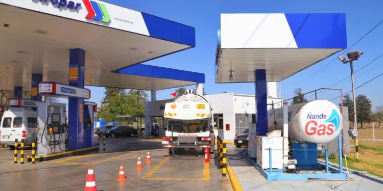 Reducen precios de combustibles y gas de uso doméstico