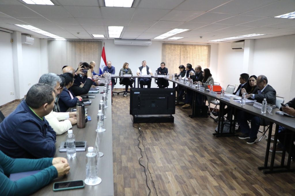 Llegan a acuerdo para pagos pendientes e instalan mesa de trabajo Llegan a acuerdo para pagos pendientes e instalan mesa de trabajo