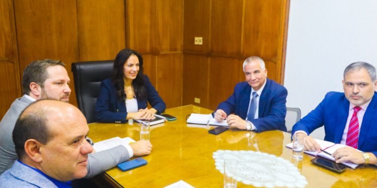 Claudia Centurión: “Deudas extraordinarias requieren una solución extraordinaria” Claudia Centurión: “Deudas extraordinarias requieren una solución extraordinaria”