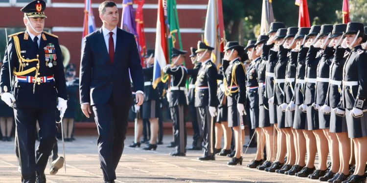 Presidente destaca labor policial y ratifica que no tolerará corrupción