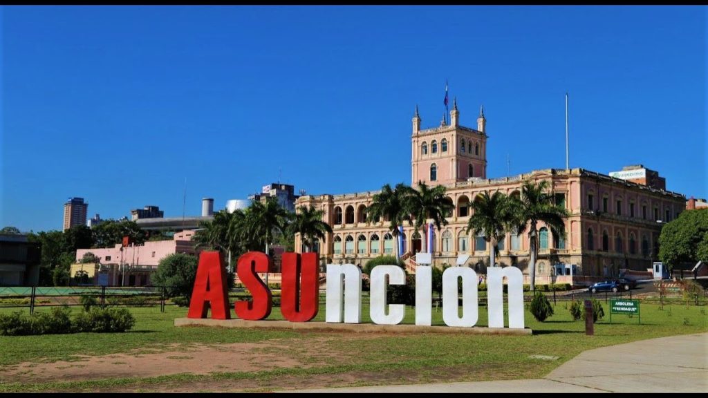 Ambiente cálido a caluroso con vientos moderados