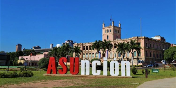 Ambiente cálido a caluroso con vientos moderados Ambiente cálido a caluroso con vientos moderados