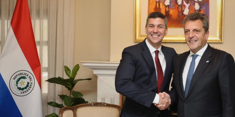 Peña se reunió con el ministro argentino Sergio Massa para tratar temas como la EBY e hidrovía