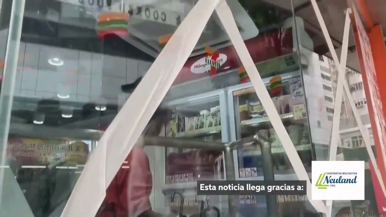 Hong Kong paraliza vuelos y cierra escuelas por el tifón Saola