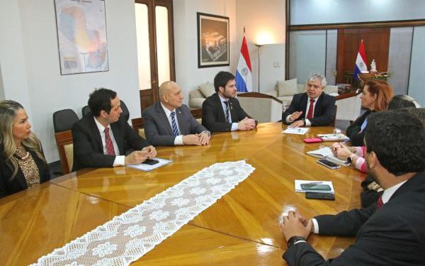 Definen acciones para responder al problema de las adicciones