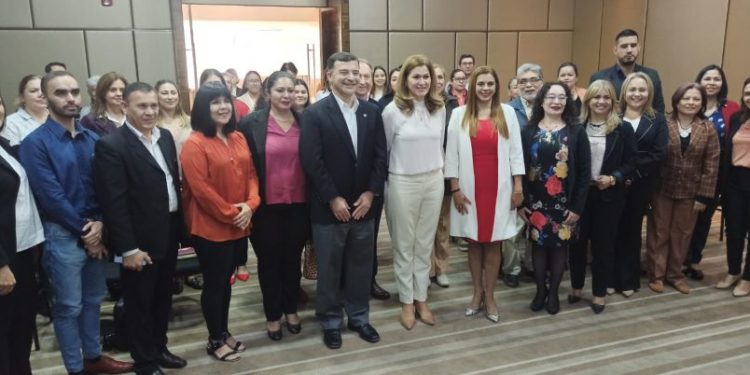 Ministra de Salud destaca la importancia de continuar invirtiendo en la salud de los niños