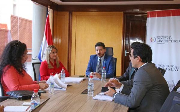 El MINNA y la Municipalidad de Asunción abordarán en forma conjunta situación de niñez en calle El MINNA y la Municipalidad de Asunción abordarán en forma conjunta situación de niñez en calle