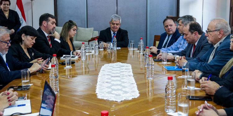 Programa “Chau Chespi”, Gobierno iniciará implementación con capacitaciones a personal de salud Programa “Chau Chespi”, Gobierno iniciará implementación con capacitaciones a personal de salud