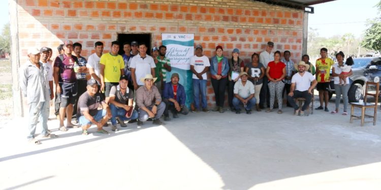 Fortaleciendo comunidades: luz, agua y agricultura sostenible Fortaleciendo comunidades: luz, agua y agricultura sostenible