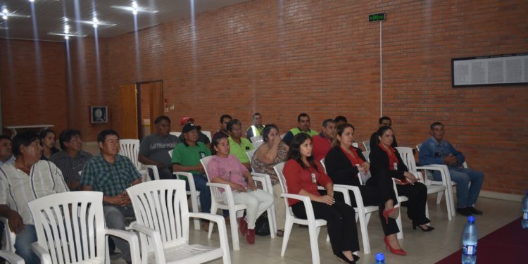 Comuna de Loma Plata se reunió con comunidades indígenas para concientizar sobre el uso de las máquinas tragamonedas Comuna de Loma Plata se reunió con comunidades indígenas para concientizar sobre el uso de las máquinas tragamonedas