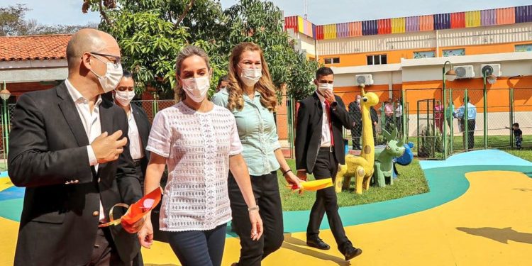 Primera Dama y Ministra de Salud visitaron el Hospital Pediátrico Niños de Acosta Ñu