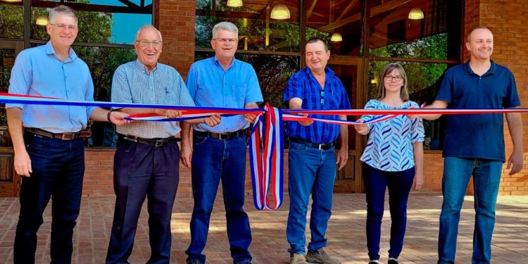 Cooperativa Fernheim inauguró nuevo salón de la reserva natural “Flor del Chaco” Cooperativa Fernheim inauguró nuevo salón de la reserva natural “Flor del Chaco”
