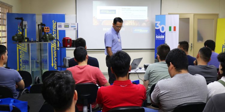 Charlas técnicas fueron impartidas en manos de Record Electric