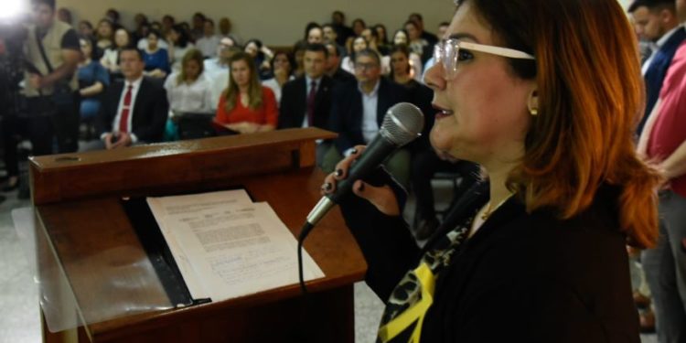 «Es importante abordar la prevención desde la Atención Primaria de la Salud, sobre trastornos mentales y abuso de sustancias», dice ministra Barán