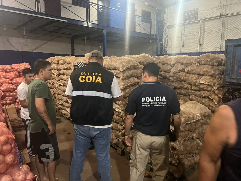 Incautan 25 mil Kg de productos de contrabando en cercanía del Mercado de Abasto