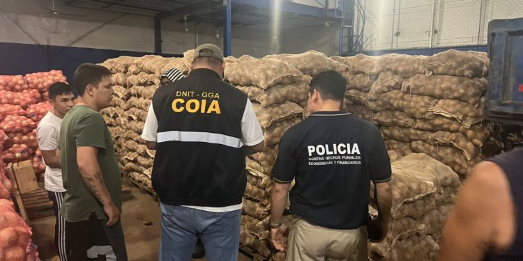 Incautan 25 mil Kg de productos de contrabando en cercanía del Mercado de Abasto