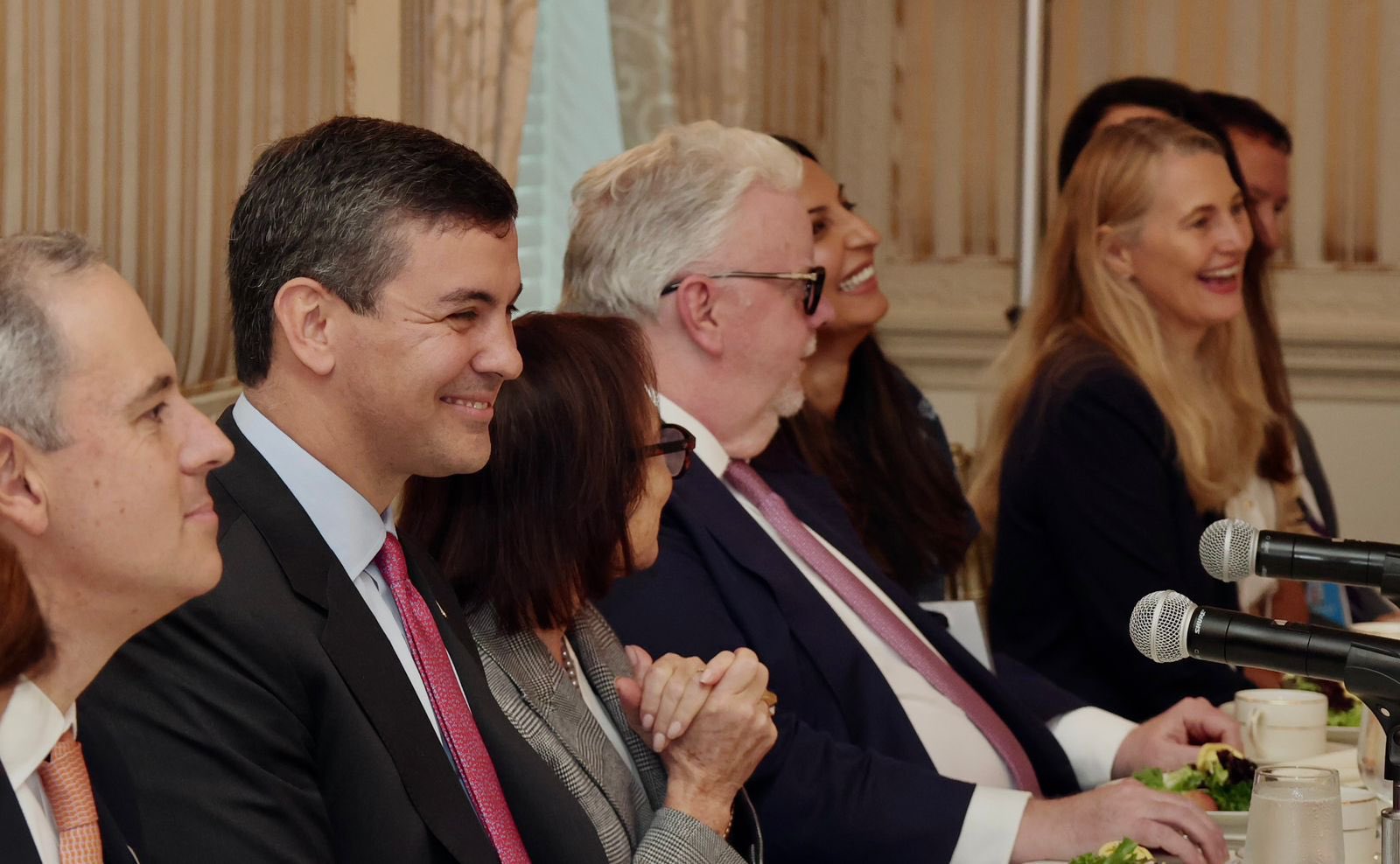 Peña mantuvo encuentros bilaterales y empresariales para exponer los atractivos de Paraguay