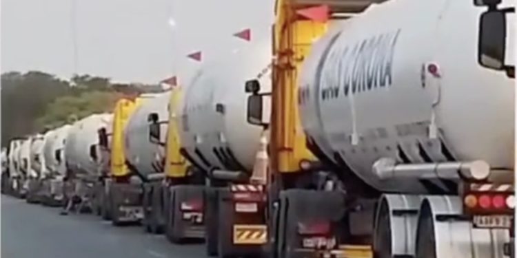 Liberan cuatro camiones cisterna pero el resto siguen retenidos por el Gobierno Argentino