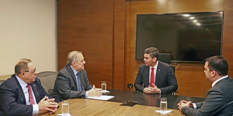 Empresa automotriz donará clínicas móviles al Ministerio de Salud