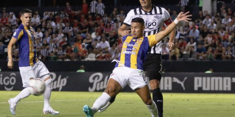 En la Huerta Libertad recibe a Sportivo Luqueño con la obligación de seguir en el liderato