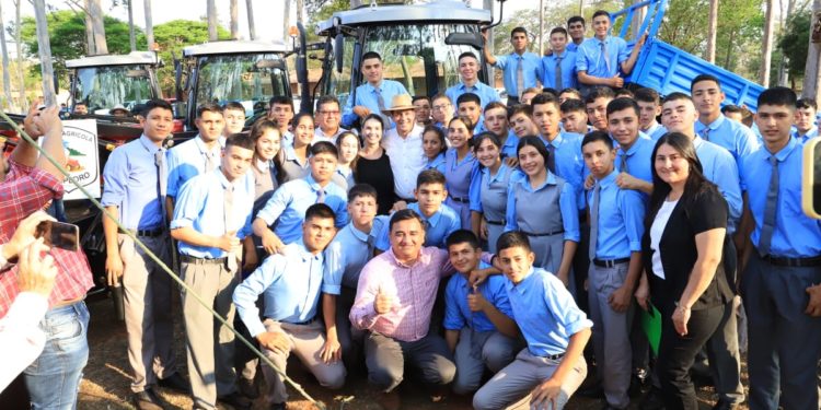 En San Pedro, MAG entregó maquinarias e implementos a escuelas agrícolas