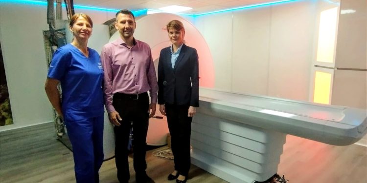 Moderna máquina de resonancia magnética llegó al Chaco y es la primera de su índole en el país Moderna máquina de resonancia magnética llegó al Chaco y es la primera de su índole en el país