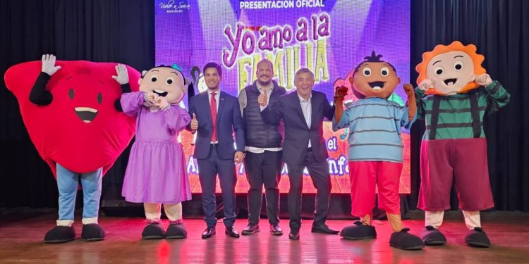 Con presencia de los Ministros del MEC y del MINNA se estrenó la Obra Musical «Yo amo a la Familia» para la Prevención del Abuso Sexual Infantil Con presencia de los Ministros del MEC y del MINNA se estrenó la Obra Musical «Yo amo a la Familia» para la Prevención del Abuso Sexual Infantil