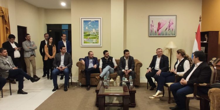 Salud Pública y EBY coordinan acciones con autoridades de Ñeembucú para fortalecer el sistema sanitario