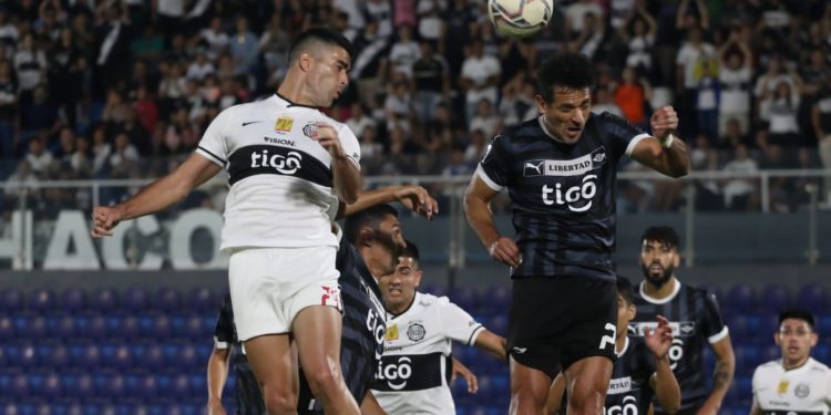 Atractivo clásico blanco y negro en La Huerta