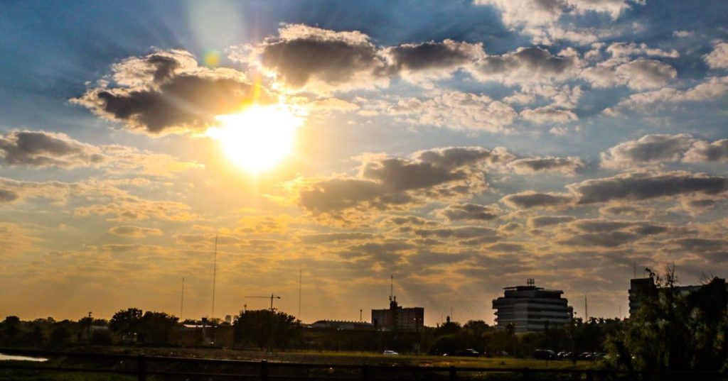 Martes con clima cálido, probabilidad de lluvias y descenso de la temperatura Martes con clima cálido, probabilidad de lluvias y descenso de la temperatura