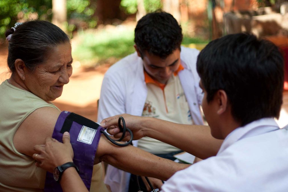 Autoridades apuntan a avanzar y fortalecer pasantías en zonas rurales y residencias médicas.