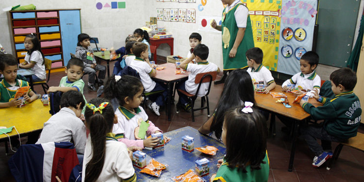 Mejorar las condiciones del personal docente, uno de los enfoques del Proyecto de PGN 2024