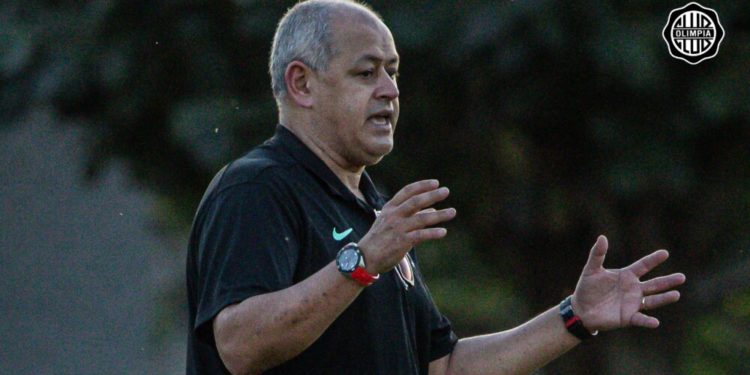 Los futbolistas que Francisco Arce llamó para el clásico blanco y negro