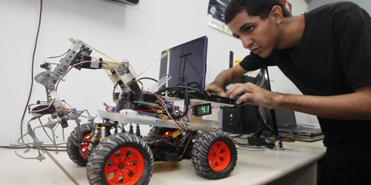 Cursos de robótica para niños, jóvenes y adultos serán impartidos por el SNPP