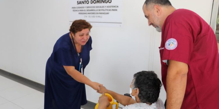 Adultos mayores después de años internados en el hospital Psiquiátrico, ya gozan del calor de un hogar