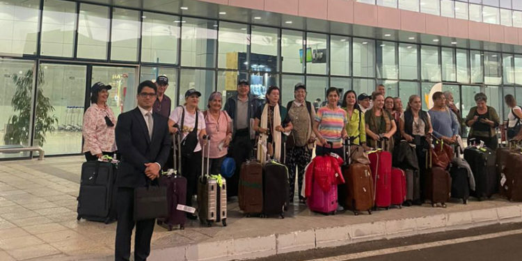 Compatriotas retornan desde Israel mediante asistencia del Gobierno